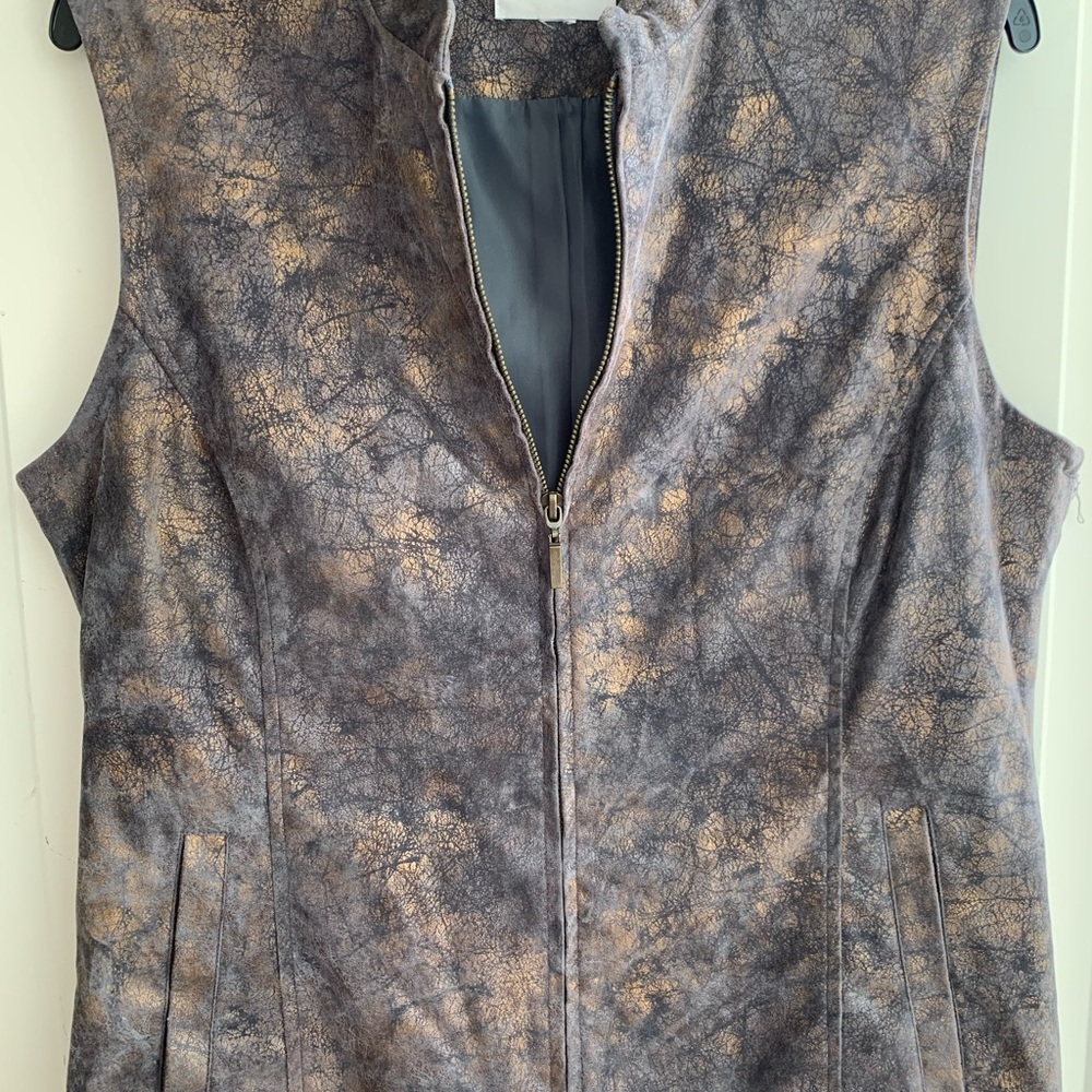 Erin London Women's Gray and Gold Vest